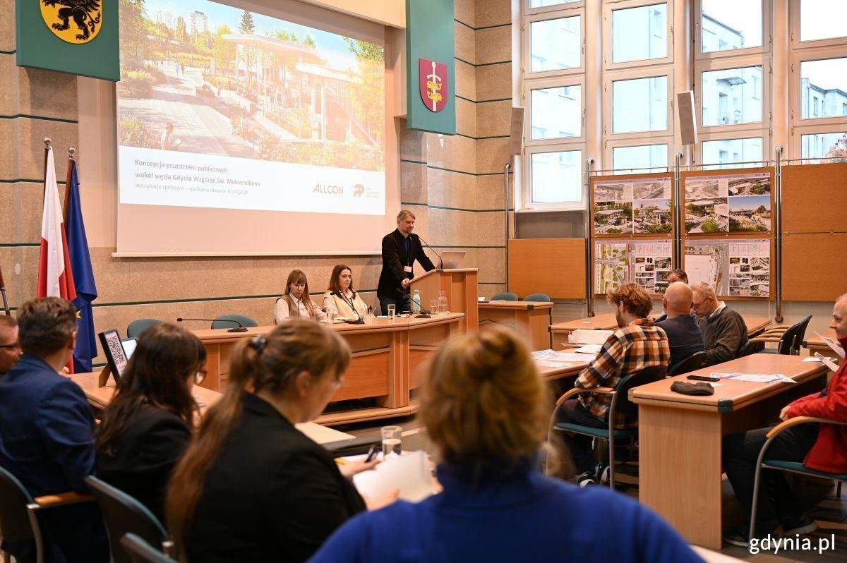 Dyskusja w gdyńskim magistracie trwała ponad dwie godziny, a jednym z najważniejszych tematów okazała się organizacja ruchu rowerowego w tunelach i na placach przy przystanku (fot. Waldemar Ulanowski)