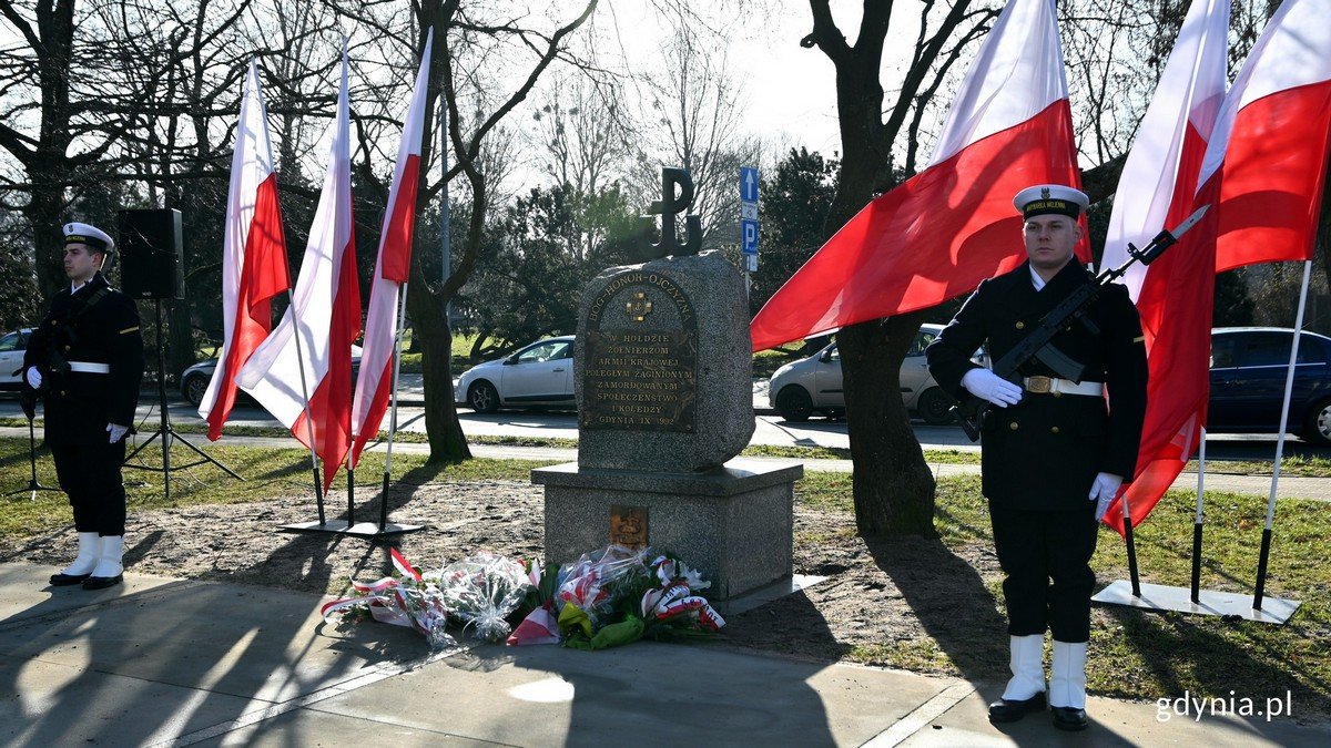 Posterunek honorowy przy pomniku Armii Krajowej na skwerze Kościuszki. Zdjęcie archiwalne z 2023 roku // fot. Magdalena Czernek