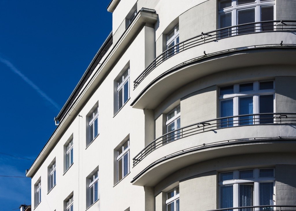Jeden z najbardziej wyjątkowych modernistycznych zabytków w Śródmieściu Gdyni – kamienica Heleny i Juliusza Hundsdorffów przy ul. Starowiejskiej 7 (fot. Tomasz Lelito / modernizmgdyni.pl)