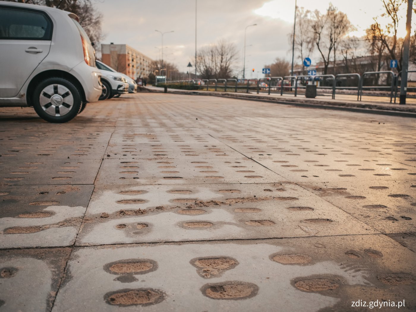 Nawierzchnia na parkingu przy ul. Unruga została wykonana z płyt YOMB // fot. M. Mielewski