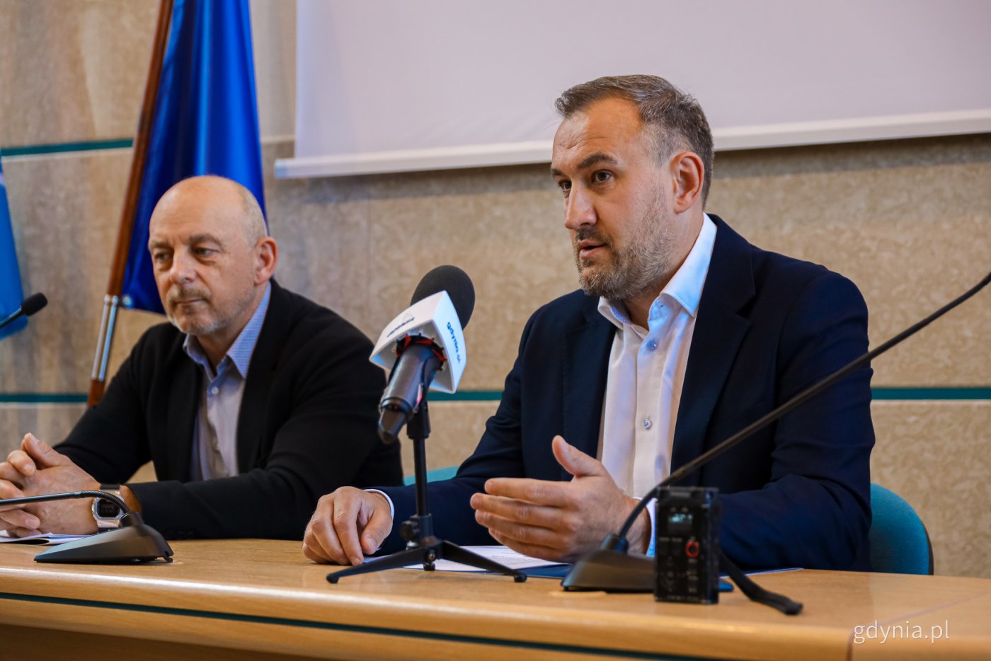 Na zdjęciu (od lewej): zastępca dyrektora MOPS-u Franciszek Bronk, wiceprezydent Tomasz Augustyniak (fot. Kamil Złoch)