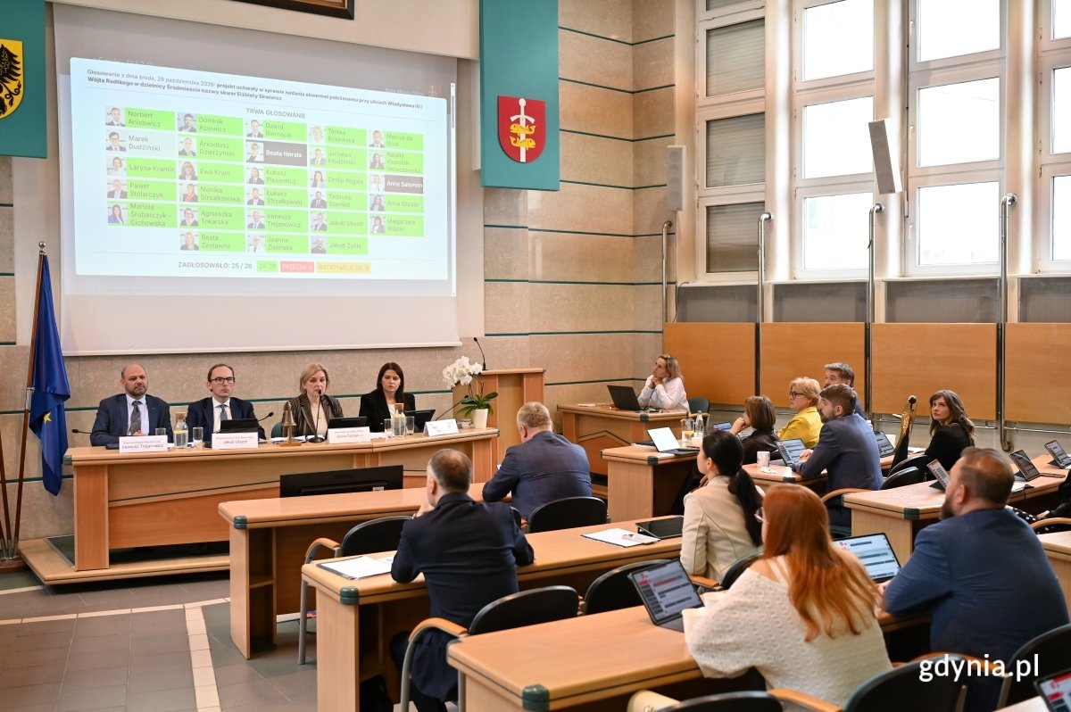 Radni miasta Gdyni po raz kolejny zasiedli w sali obrad RMG (fot. Łukasz Kamasz/gdynia.pl)