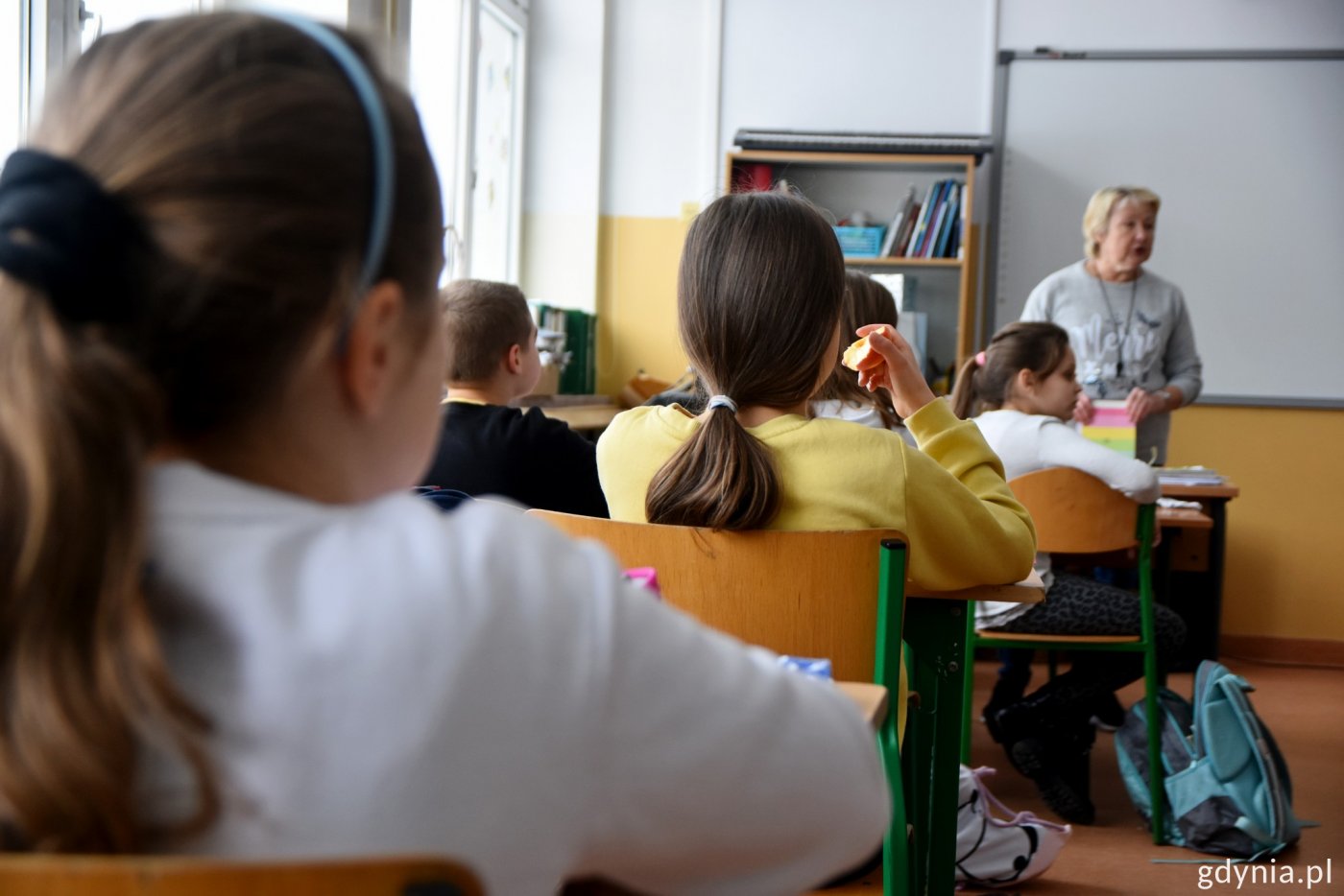 Nauczycielka i uczniowie w czasie lekcji w Szkole Podstawowej nr 47 w Gdyni. Fot. Paweł Kukla