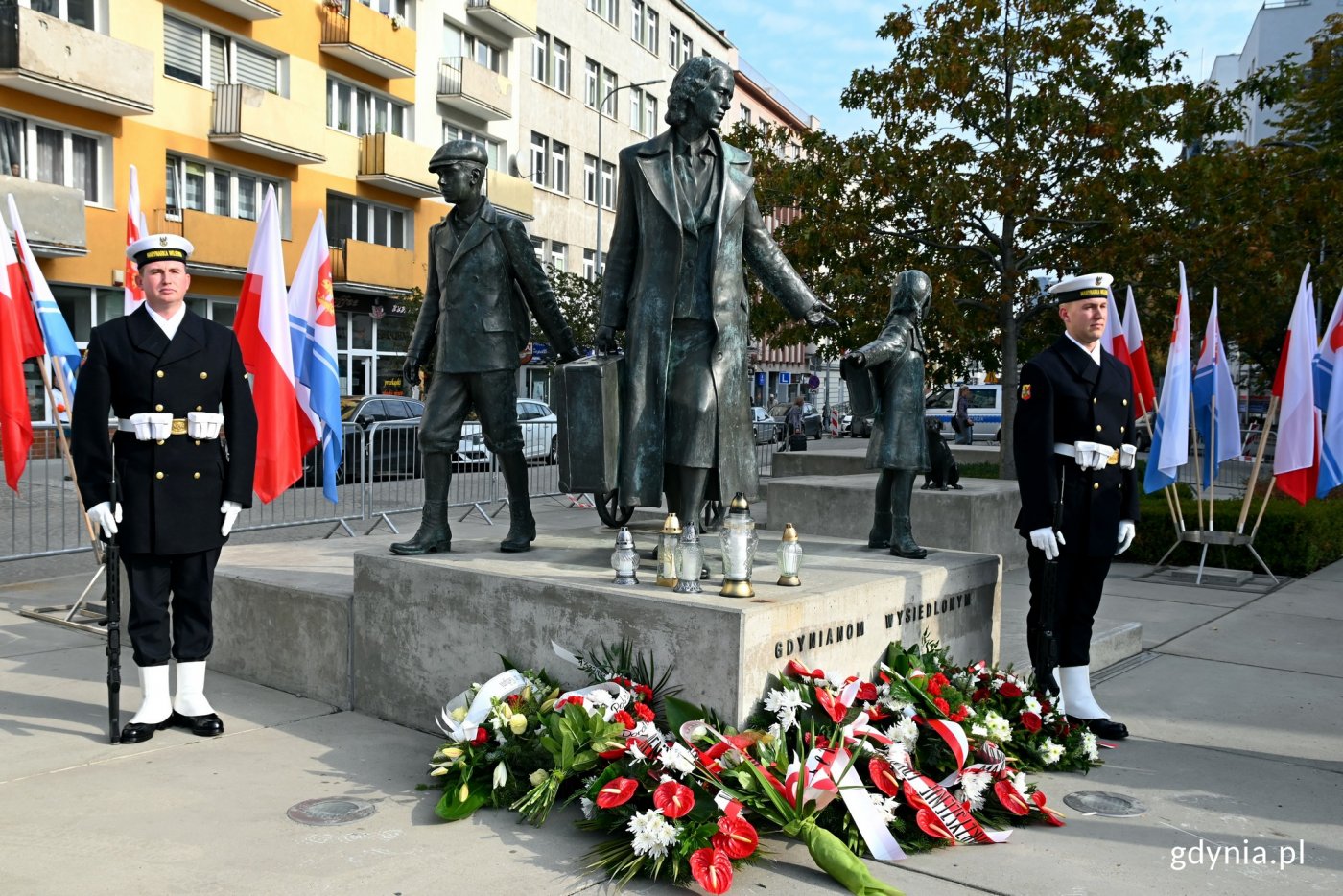 Posterunek honorowy przy pomniku Gdynian Wysiedlonych // fot. Magdalena Czernek