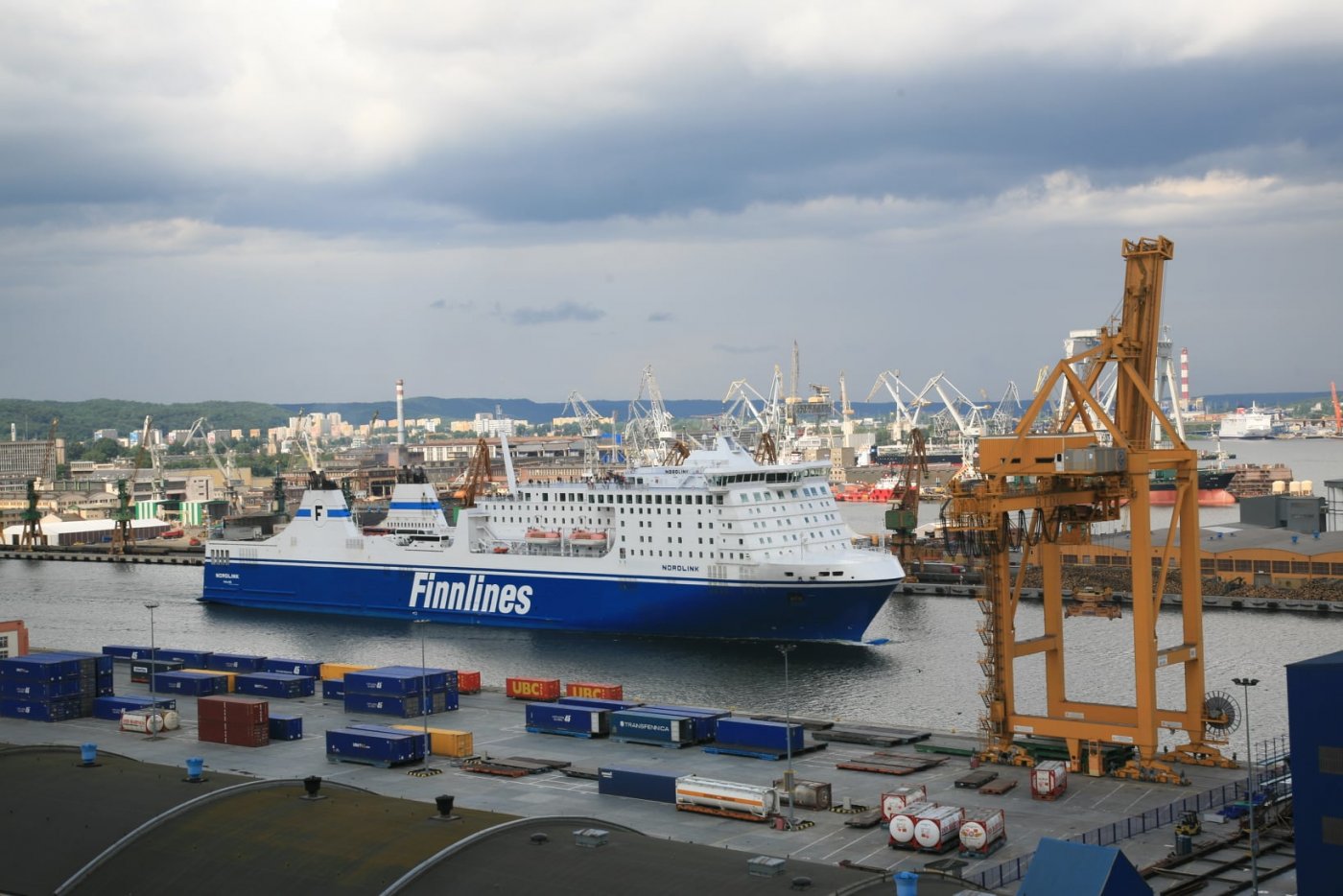 Jednostka armatora Finnlines Polska w gdyńskim porcie // fot. Tadeusz Urbaniak (materiały Port Gdynia - https://www.facebook.com/PortGdyniaOfficial)
