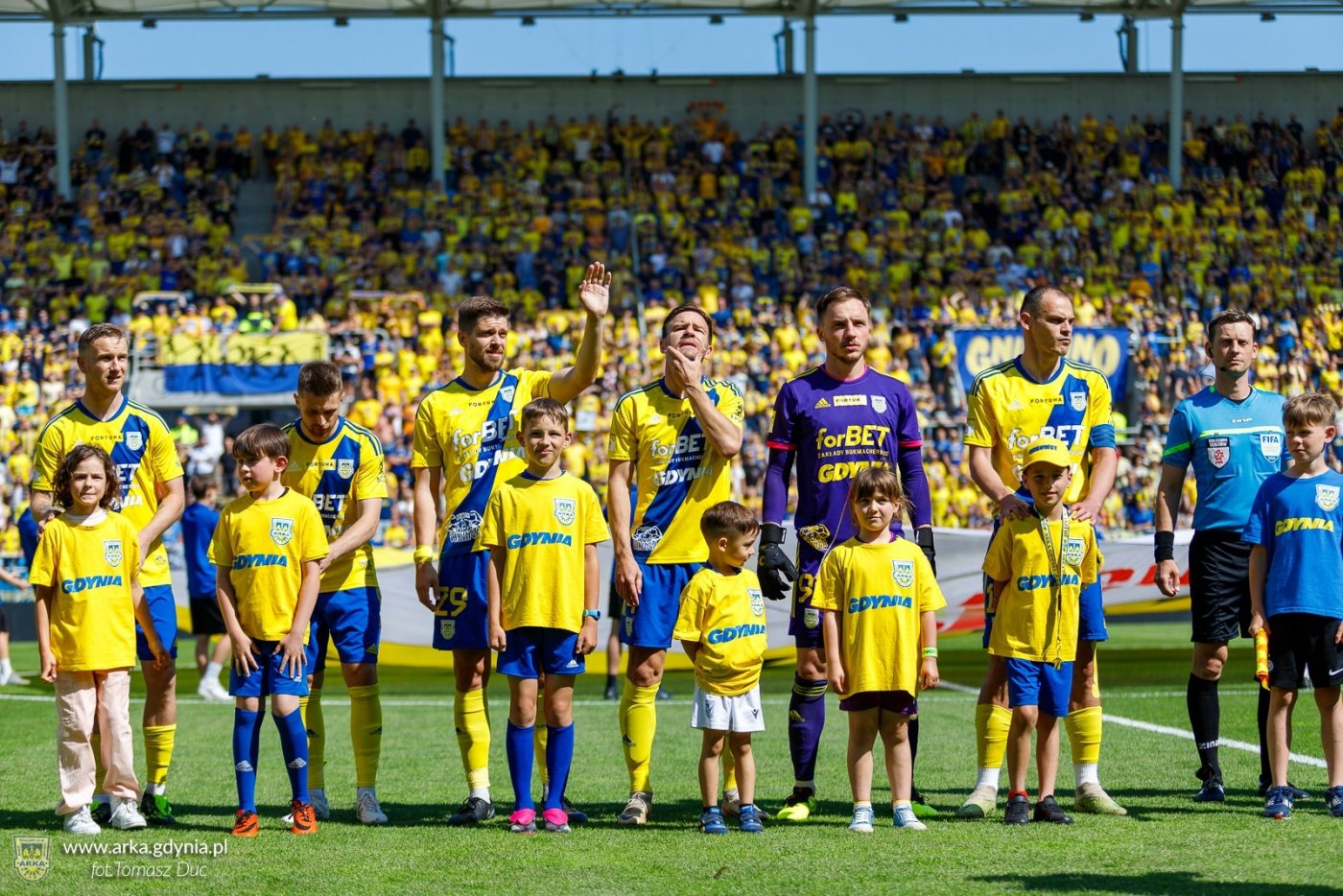 Żółto-Niebiescy w końcu zagrają dla swoich fanów (fot. Tomasz Duc/www.arka.gdynia.pl)