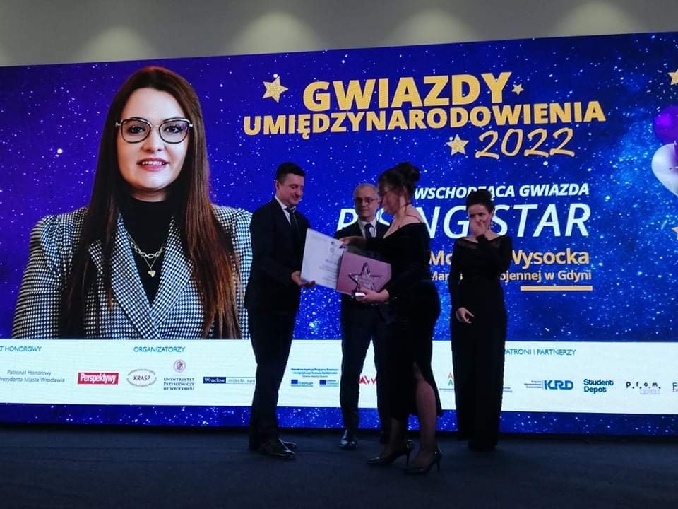 Na zdj. Monika Wysocka z AMW laureatką nagrody Gwiazdy Umiędzynarodowienia // mat. prasowe AMW