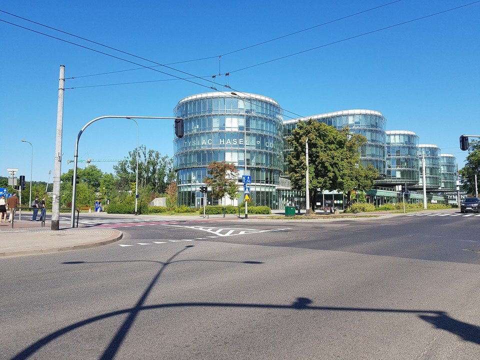 Tysięczne hasło w oknach gdyńskiego Pomorskiego Parku Naukowo-Technologicznego // fot. PPNT Gdynia