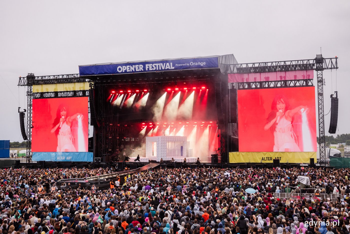 Camila Cabello na Orange Main Stage (fot. Karol Stańczak)