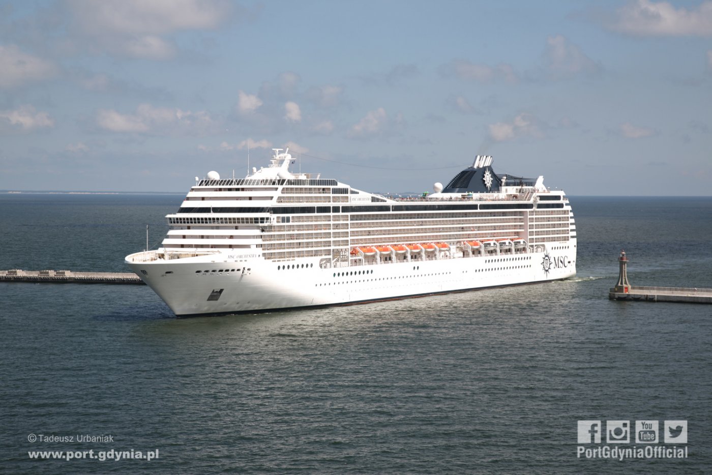 MSC Orchestra wchodzi do gdyńskiego portu, fot. Tadeusz Urbaniak / www.port.gdynia.pl