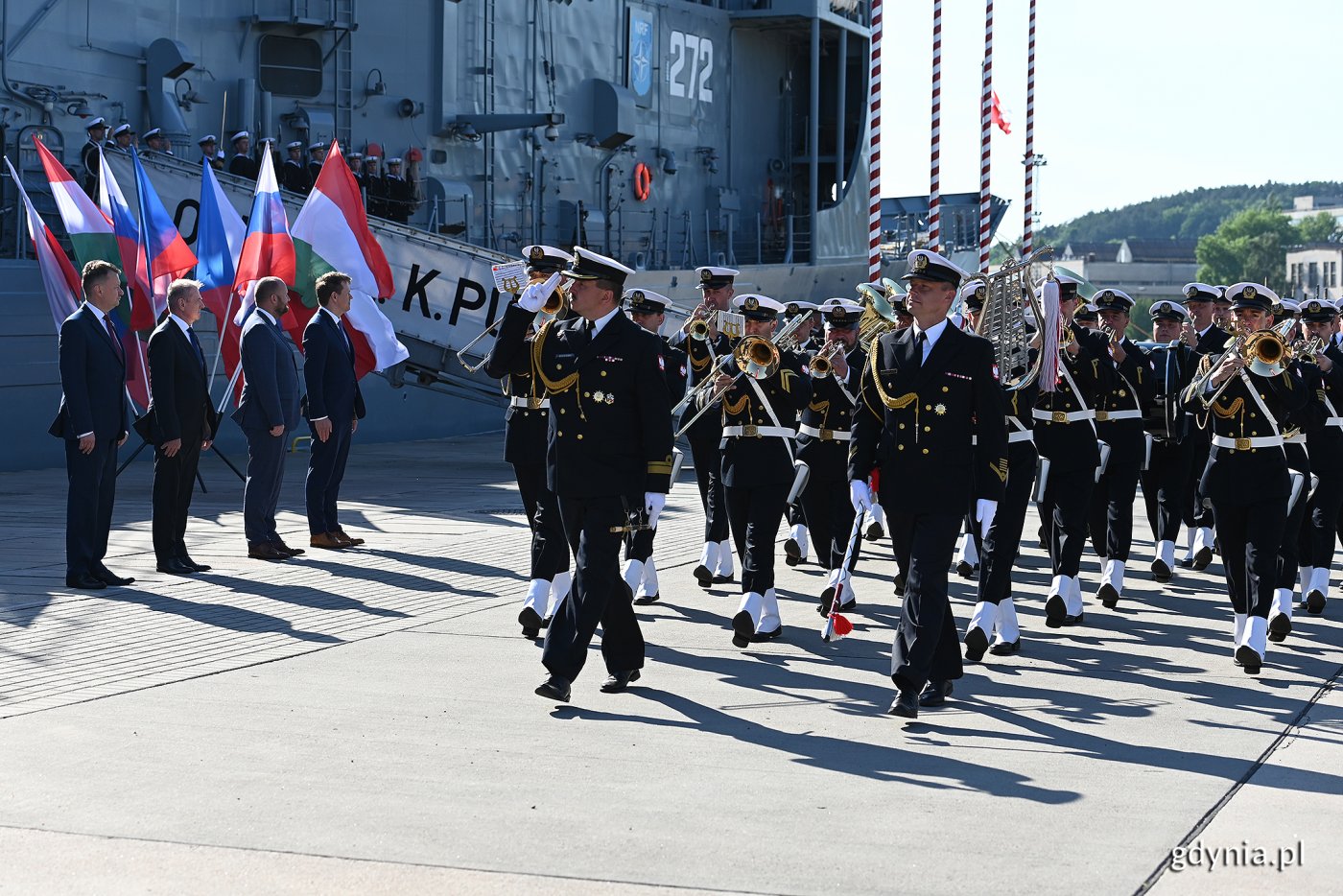 Od lewej: Mariusz Błaszczak - minister obrony narodowej, Tibor Benkő - minister obrony Węgier, Jaroslav Naď - minister obrony Słowacji oraz Jan Havránek - wiceminister obrony Czech podczas oficjalnego powitania w porcie Wojennym w Gdyni // fot. Michał Puszczewicz