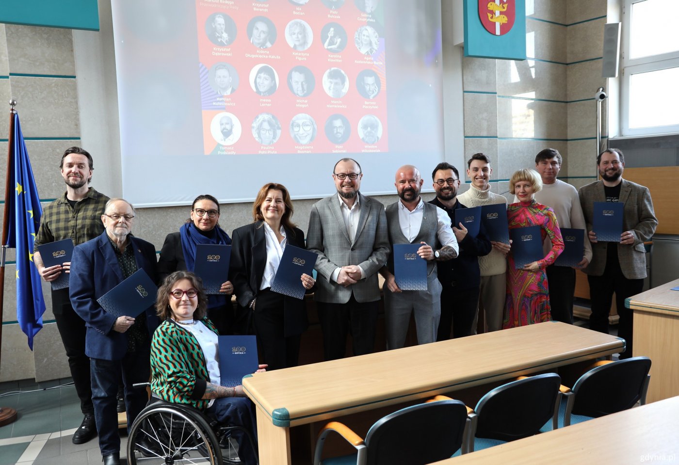 Członkinie i członkowie drugiej kadencji Gdyńskiej Rady Kultury w towarzystwie Mariusza Bzdęgi, dyrektora zarządzającego ds. kultury i aktywności mieszkańców (fot. Magda Śliżewska)