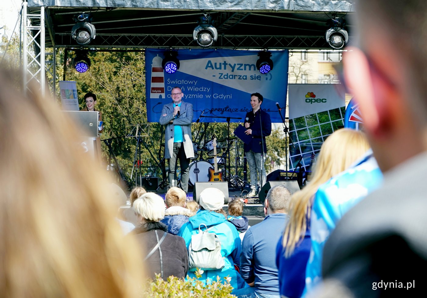 Na zakończenie marszu przygotowano kilkugodzinną imprezę przy InfoBoksie, na scenie Michał Guć - wiceprezydent Gdyni ds. innowacji i Szymon Jachimek - znany kabareciarz, który poprowadził wydarzenie, fot. Kamil Złoch