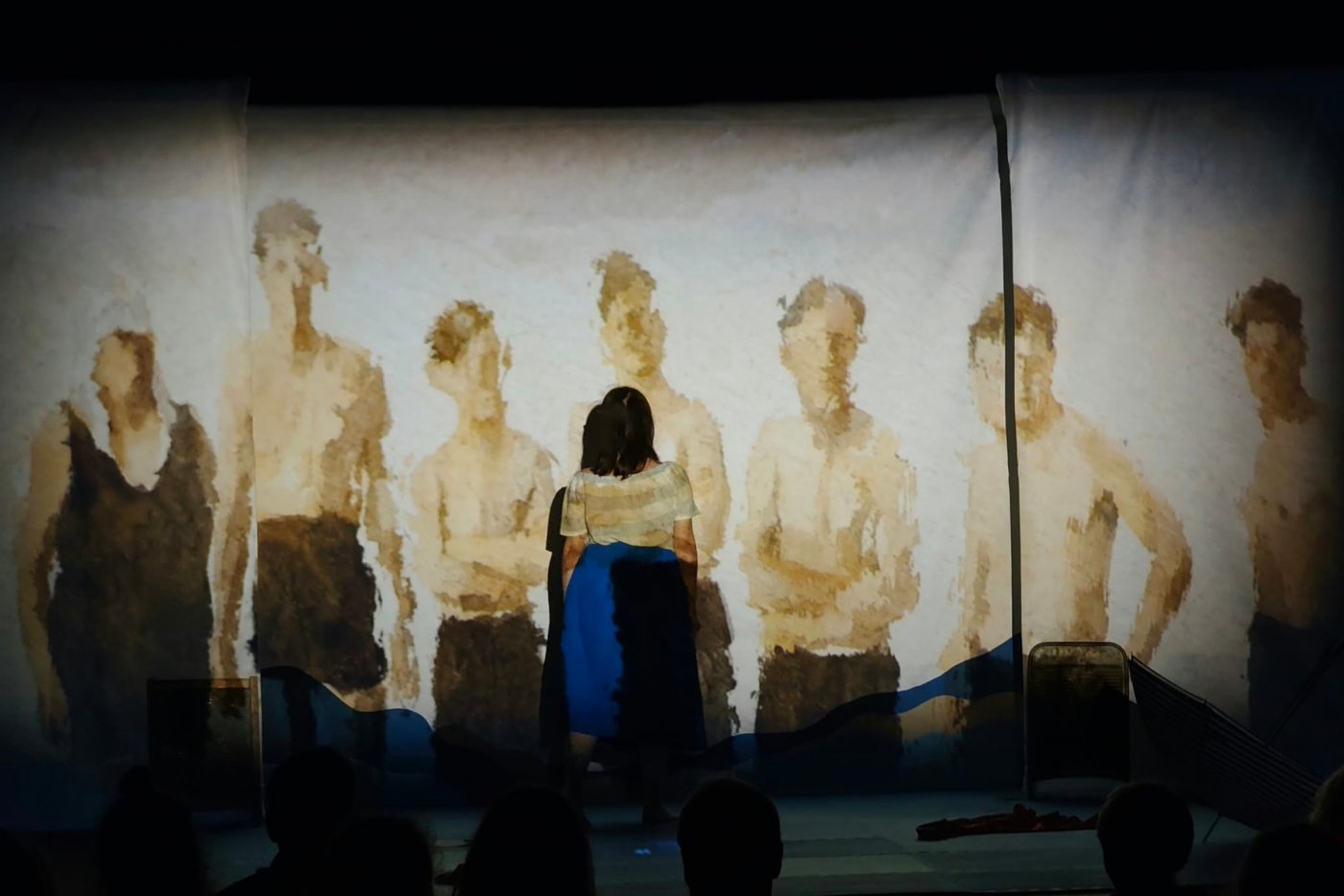 Jedna ze scen w spektaklu „Miasto moje '26” (fot. materiały Teatru BRO)