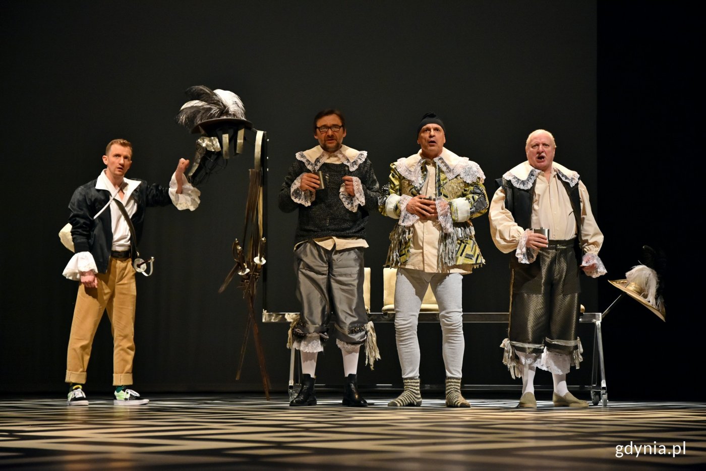 W Teatrze Miejskim w Gdyni trwają przygotowania do premiery „Trzech muszkieterów” // fot. Magdalena Czernek