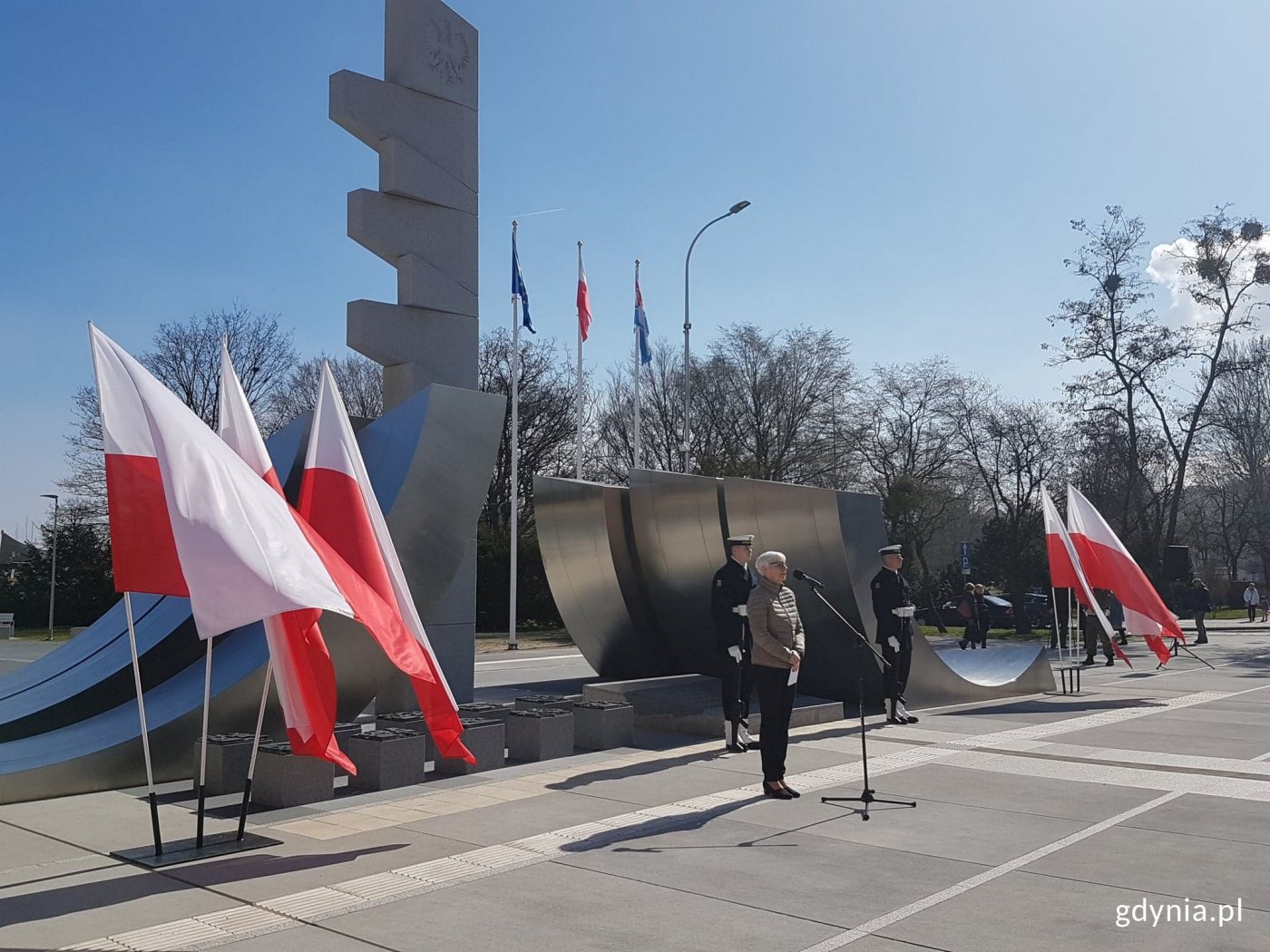 Uroczystości z okazji 74. rocznicy zakończenia walk o wyzwolenie Gdyni przy pomniku Polski Morskiej/fot. Małgorzata Omachel-Kwidzińska