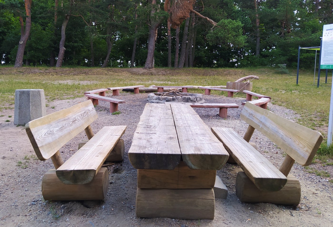 Wyznaczone miejsce piknikowe z możliwością palenia ogniska przy ul. Rybaków // fot. ZDiZ
