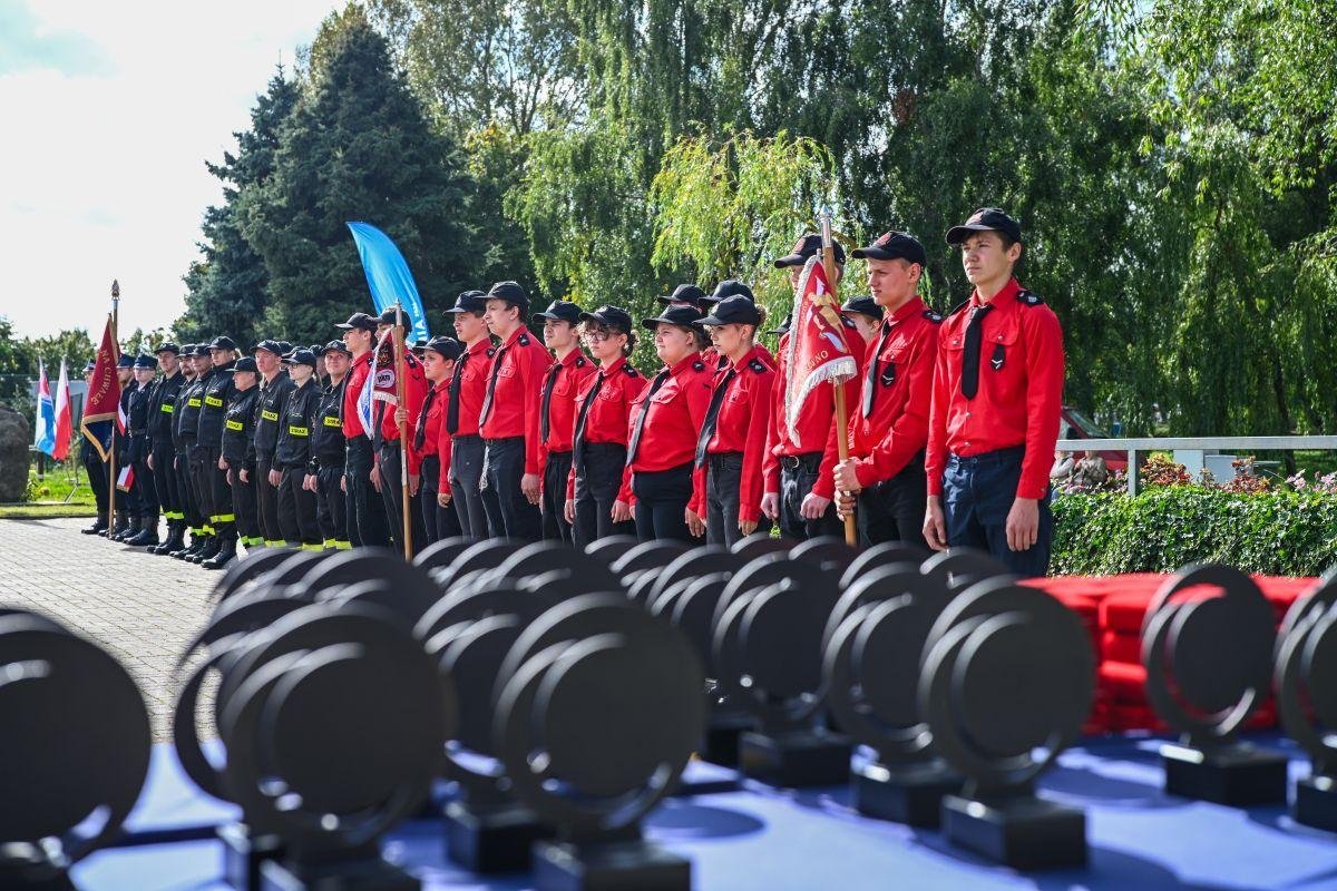 Jubileusz 15-lecia Młodzieżowej Drużyny Pożarniczej OSP odbył się na Skwerze im. Ireny Kwiatkowskiej w Gdyni (fot. 7events Julia Kurgan)