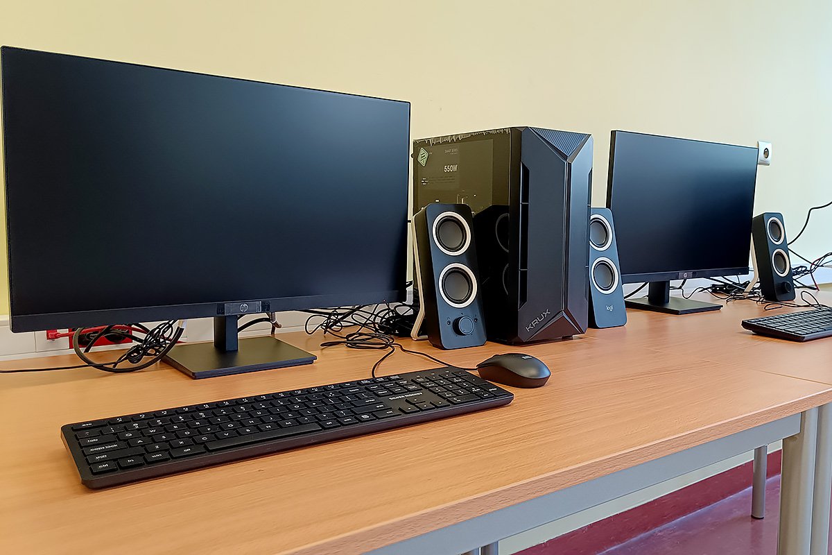 Sprzęt, na którym będą się szkolić słuchacze nowego kierunku: technik reklamy (fot. Katarzyna Balcerzak)