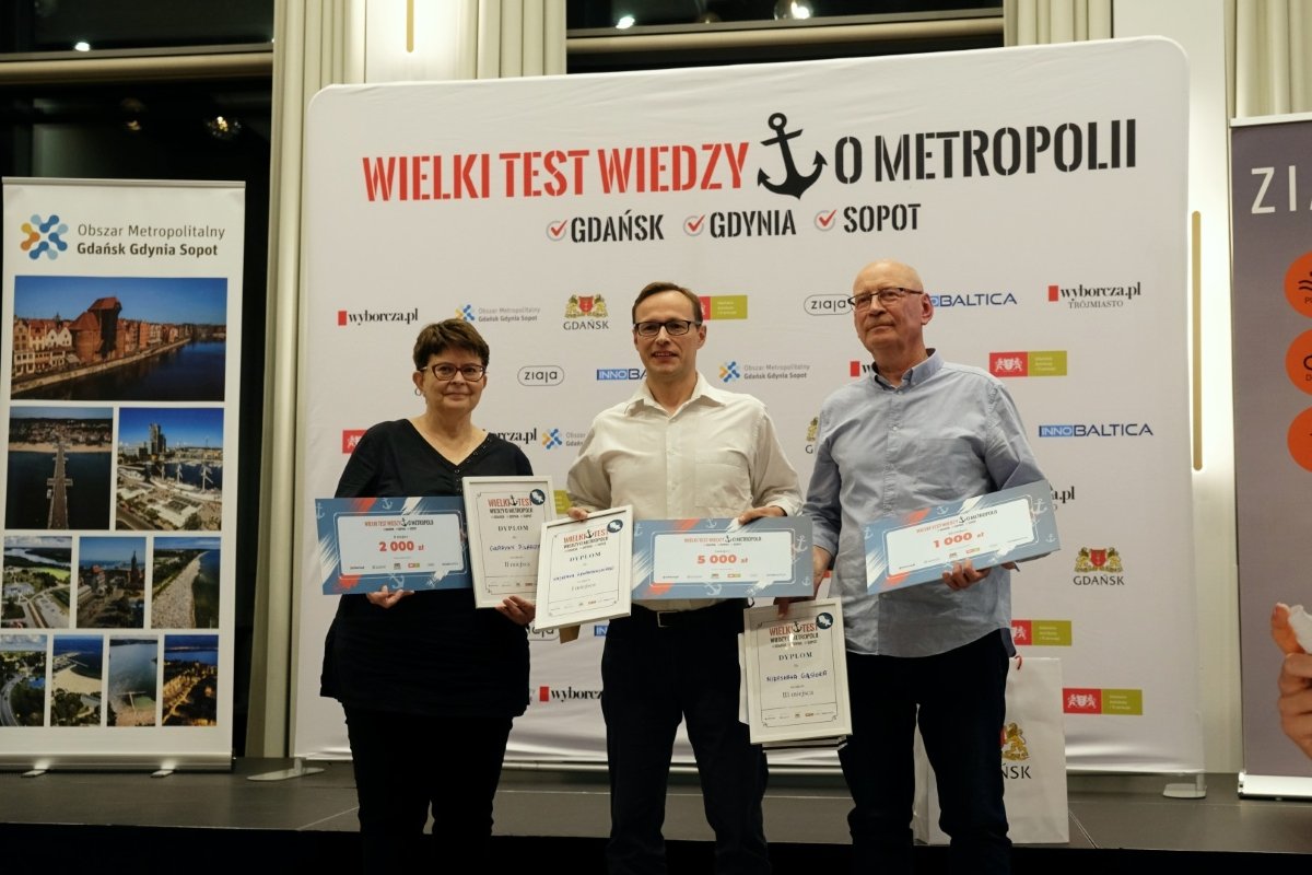 Laureaci Wielkiego Testu o Metropolii, na zdjęciu od lewej: Grażyna Pilarczyk, Kajetan Lewandowski oraz Mirosław Gąsior (fot. Krzysztof Olechnowicz)