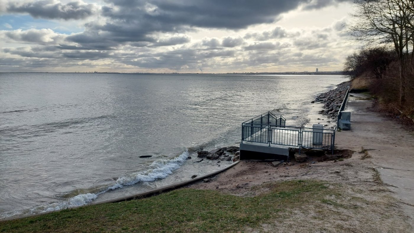 Zalana przez morze plaża w Orłowie. Fot. Ewa Oleszczuk z grupy 