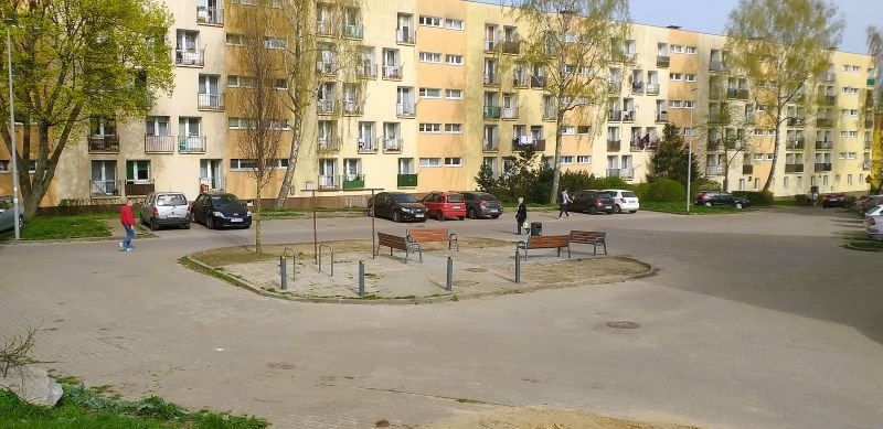 Plac pomiędzy blokami Nauczycielska, Widna i Chwarznieńska na Witominie, fot. LIS