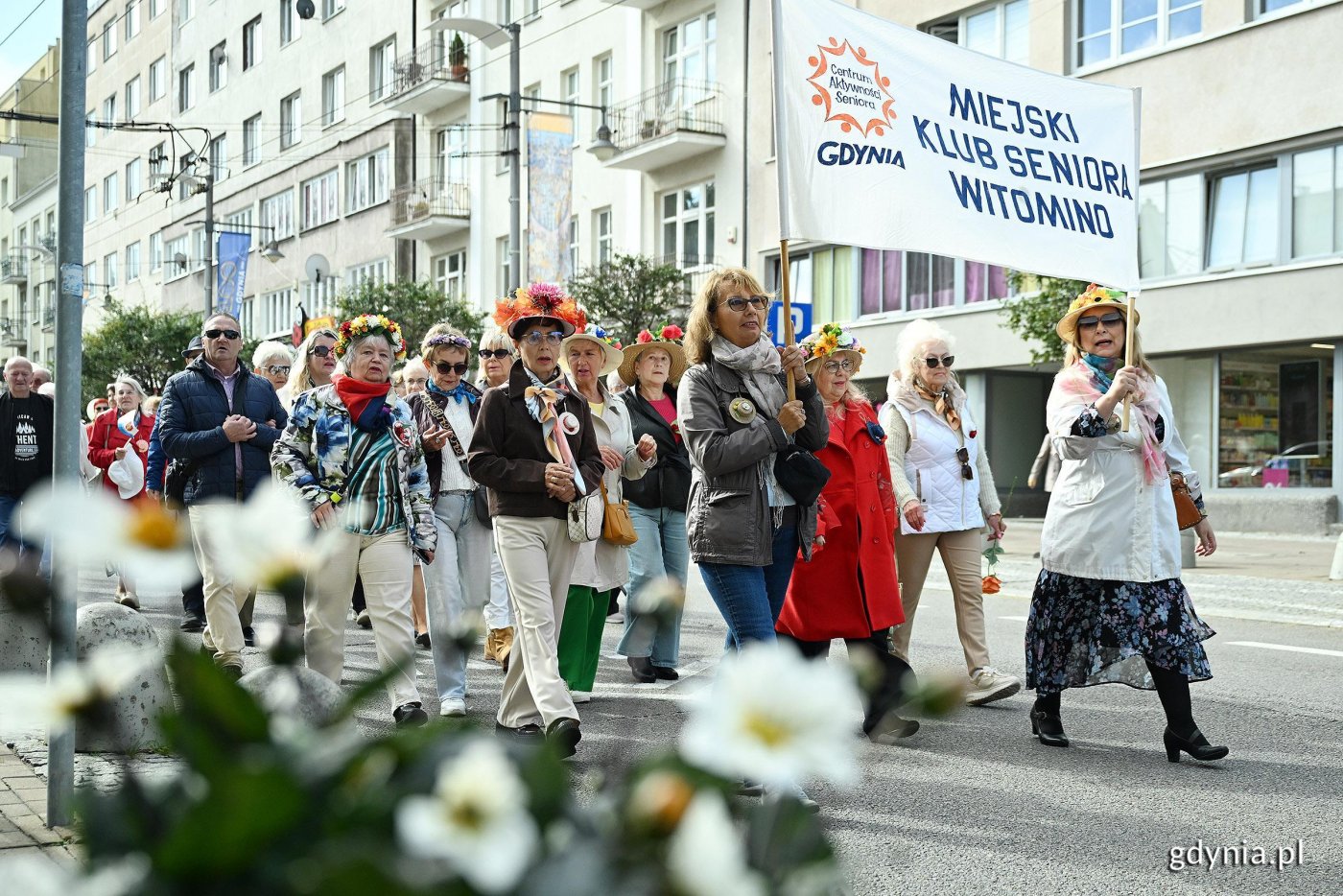Sobotnie świętowanie rozpoczęło się od przemarszu ul. Świętojańską do Placu Kaszubskiego (fot. Michał Puszczewicz)