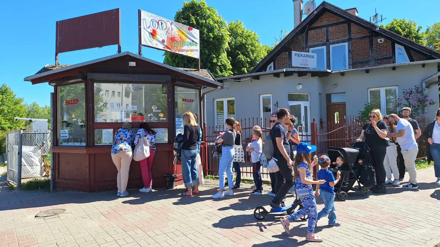 Popularna budka z lodami rzemieślniczymi mieszcząca się na ul. Chylońskiej 235 w Gdyni (fot. Michał Sałata)