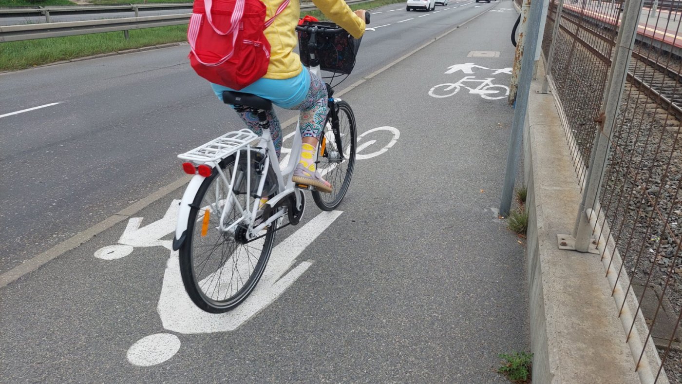 rowerzystka na jednośladzie // mat.prasowe Gdynia Mobilna