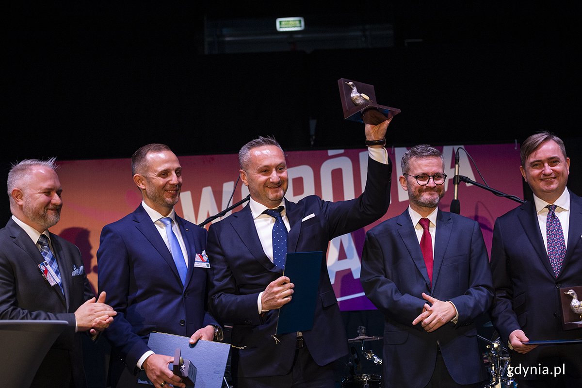 Laureaci Honorowych Nagród Krajowej Izby Gospodarki Morskiej. Fot. Przemysław Kozłowski
