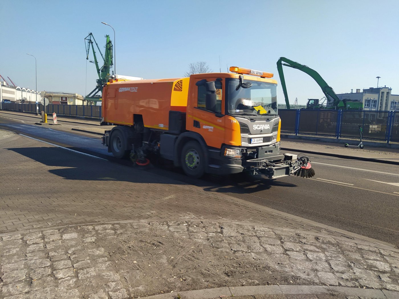 sprzątanie nawierzchni dróg