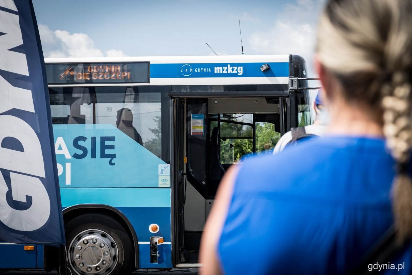 Gdyński Szczepibus rozpoczął kursowanie po dzielnicach miasta. // fot. Kamil Złoch