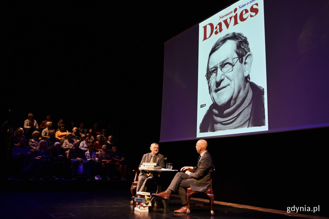Biesiada literacka z prof. Normanem Daviesem odbyła się 19 października w Teatrze Muzycznym w Gdyni // fot. Sławomir Okoń