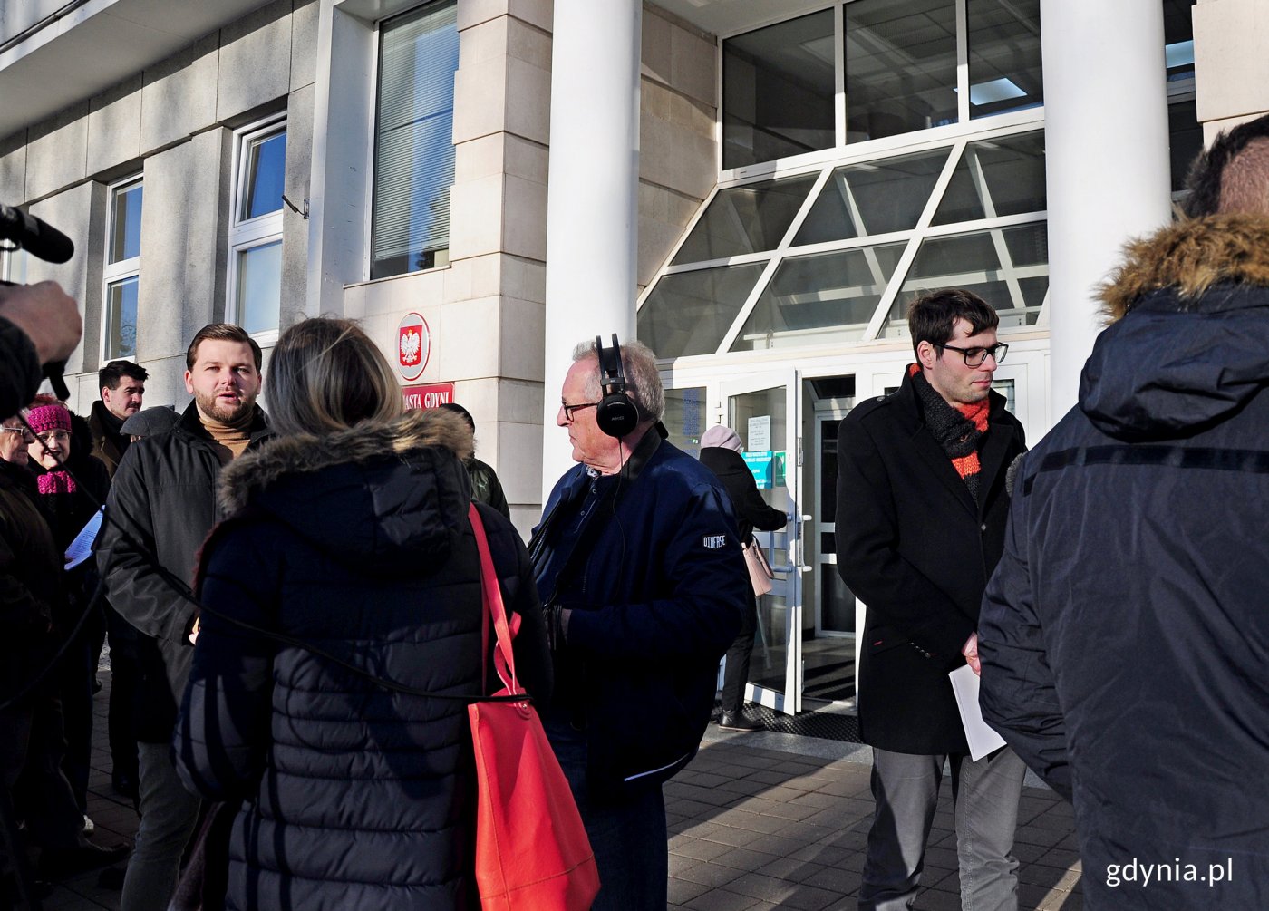 Organizatorzy protestu przed Urzędem Miasta, działacze PiS: Marcin Bełbot (z lewej strony) i Marek Dudziński (z prawej strony), fot. gdynia.pl