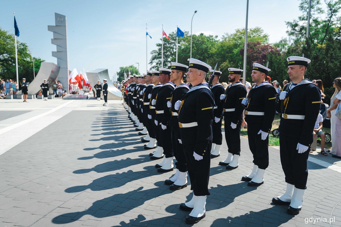 Oficjalne uroczystości z okazji Święta Wojska Polskiego w Gdyni, przy pomniku Polski Morskiej, fot. Kamil Złoch