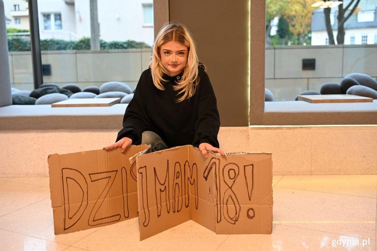 Paulina ciągle ma urodzinowy baner. Postanowiła zachować go na pamiątkę (fot. Waldemar Ulanowski)