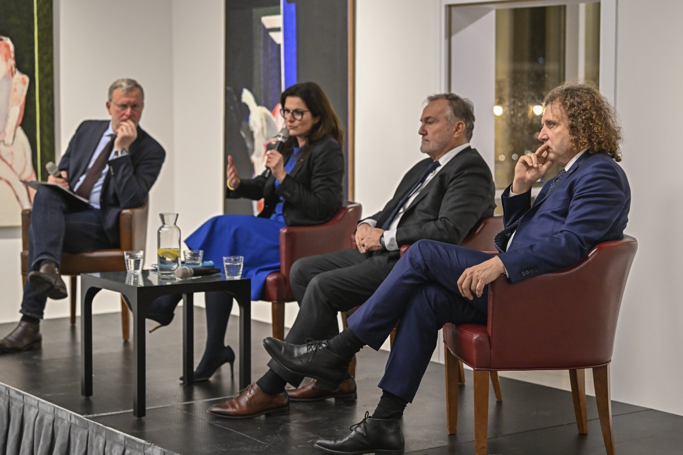 Od lewej: prowadzący debatę Bogusław Chrabota, Aleksandra Dulkiewicz – prezydent Gdańska, Wojciech Szczurek – prezydent Gdyni oraz Jacek Karnowski – prezydent Sopotu podczas debaty w ramach 88. Salonu Młodopolskiego im. Arama Rybickiego // fot. Jerzy Bartkowski/Fundacja im. Arkadiusza Rybickiego  