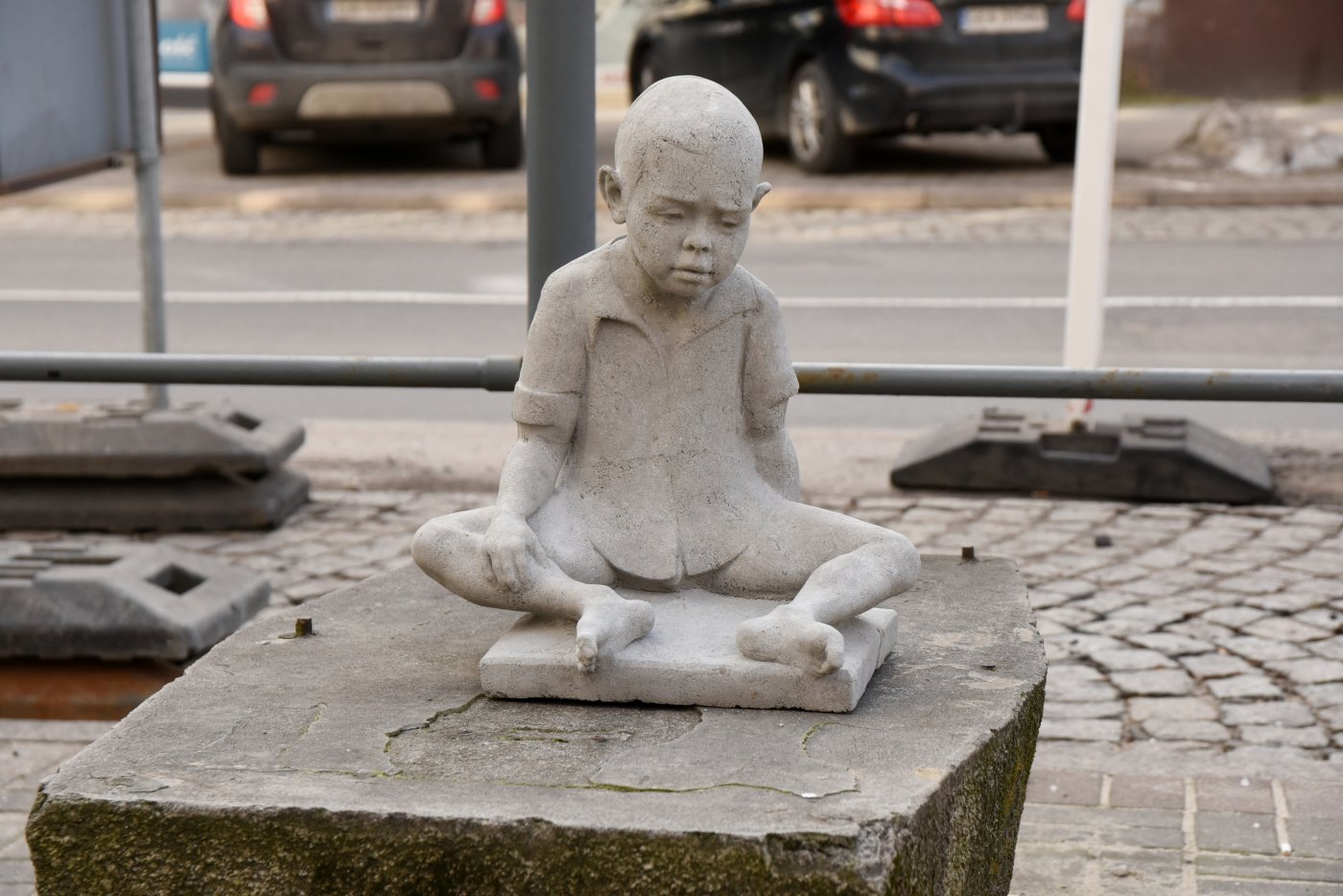 Nowa rzeźba Tewu pojawiła się przy ulicy 10 Lutego 26. Fot. Michał Kowalski