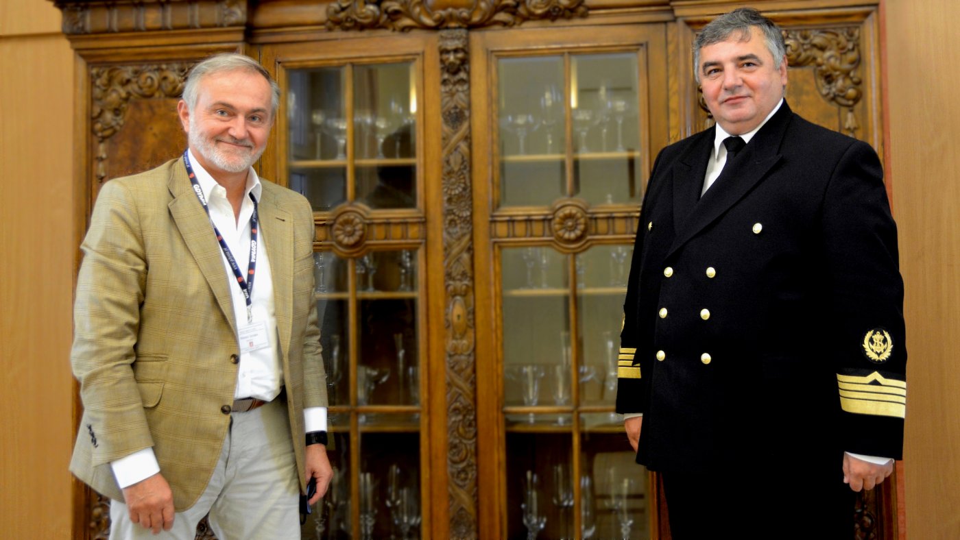 Nowy rektor Uniwersytetu Morskiego w Gdyni - prof. dr hab. inż. kpt. ż. w. Adam Weintrit (z prawej) spotkał się z prezydentem Gdyni, Wojciechem Szczurkiem