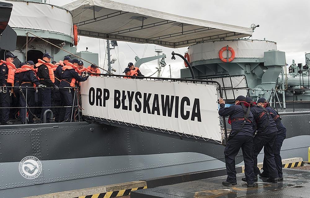 Pogrzebowa msza św. odbędzie sie na pokładzie okrętu ORP Błyskawica. Z tej okazji został zaholowany do Portu Wojennego // fot. Henryk Nagrodzki