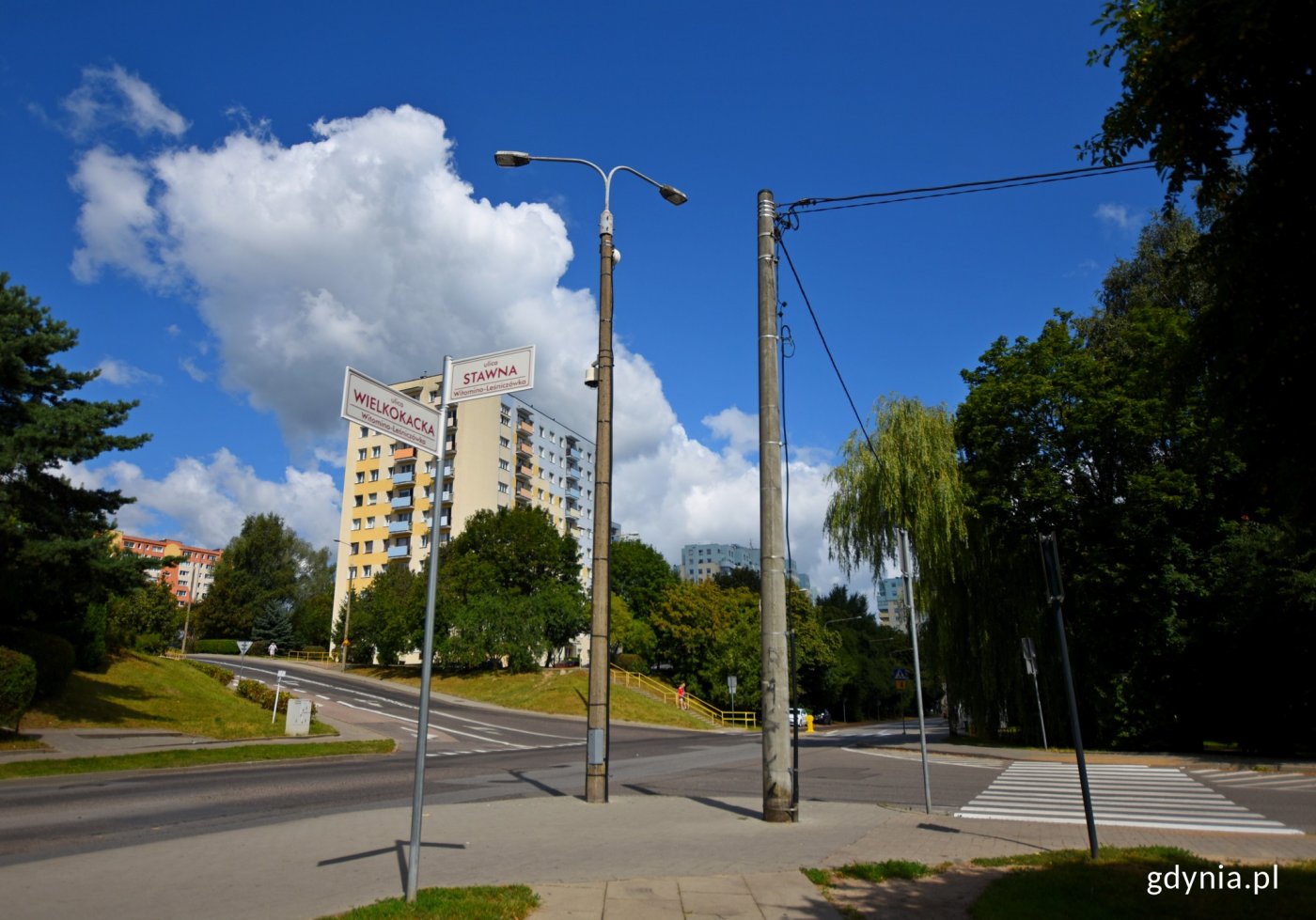W ramach inwestycji przebudowane zostanie również skrzyżowanie ulic Hodowlanej, Wielkokackiej i Stawnej // fot. Marcin Mielewski