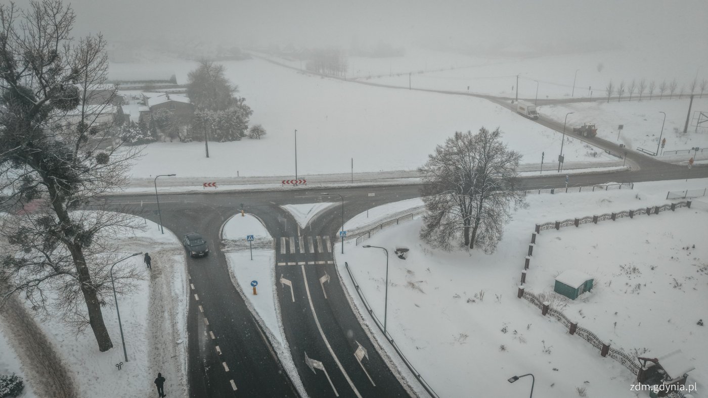 Skrzyżowanie ulic: Chwarznieńska-Wiczlińska, po prawej stronie ul. bpa. Pelczara (fot. Marcin Mielewski, Zarząd Dróg Miejskich)