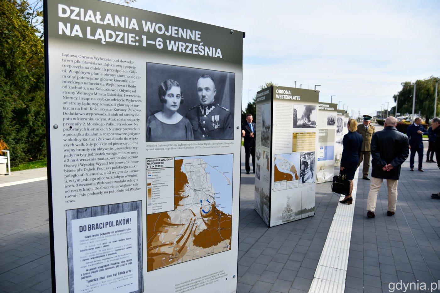 Wystawę „Zasłużyć na krzyż: albo Virtuti, albo drewniany. Obrona Wybrzeża 1939” można zobaczyć na skwerze Kościuszki // fot. Paweł Kukla