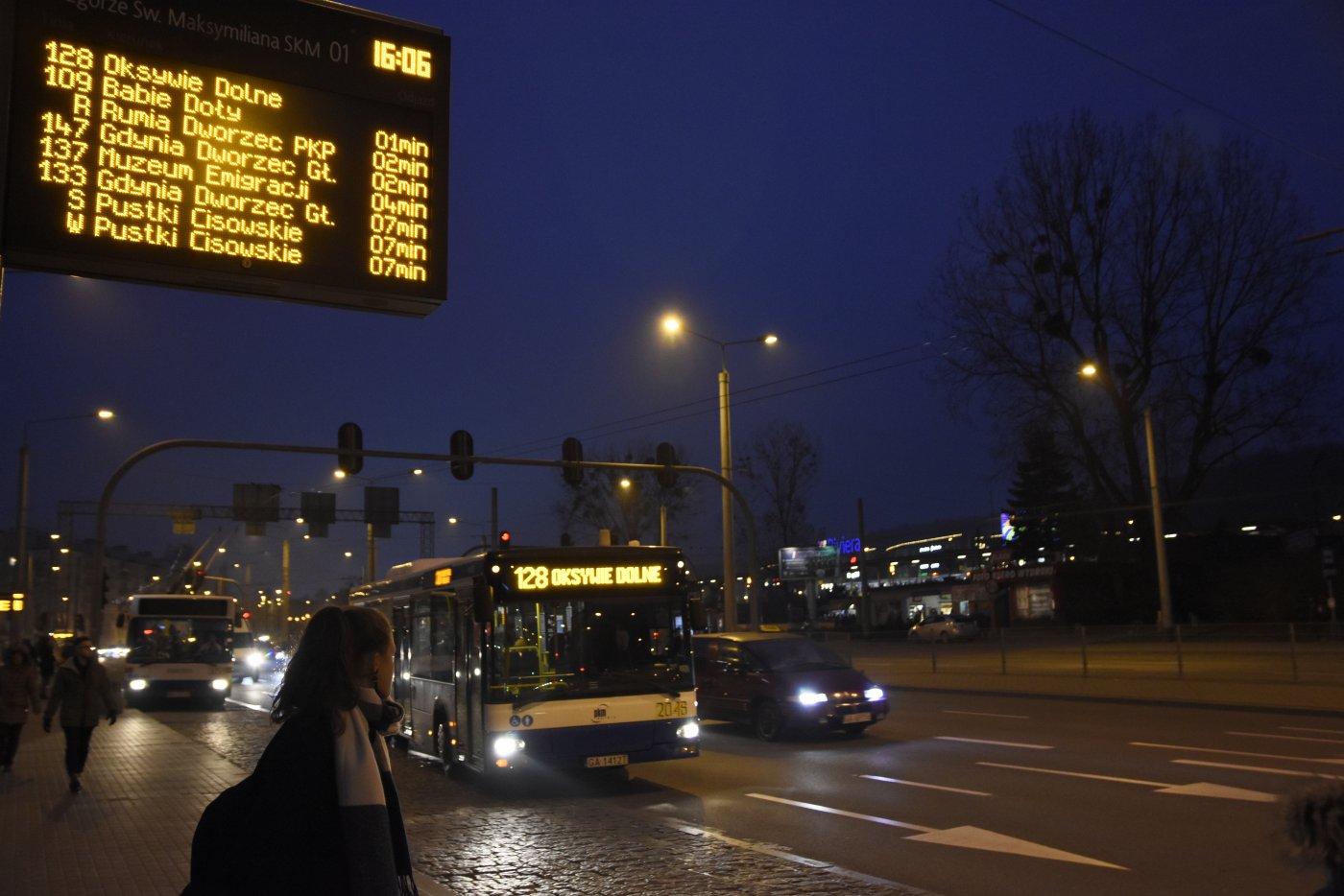 Elektrobusy mają trafić m.in. na linię 128, zastępując pojazdy starego typu, fot. Sławomir Okoń