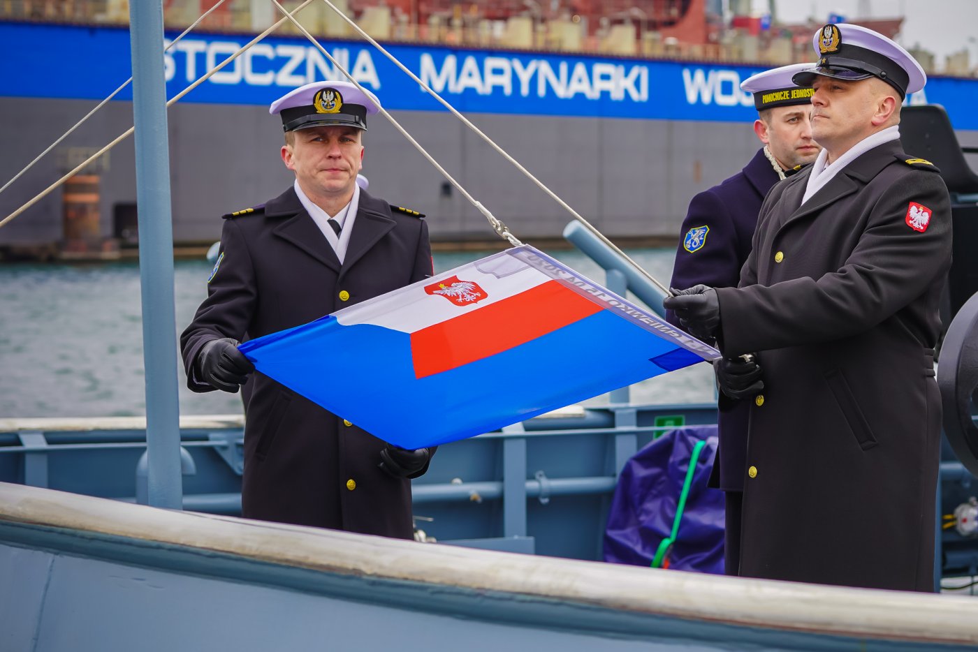 Uroczystość podniesienia bandery jednostek pomocniczych Marynarki Wojennej na holowniku H-1 „Gniewko” // fot.  st. chor. sztab. mar. Piotr Leoniak