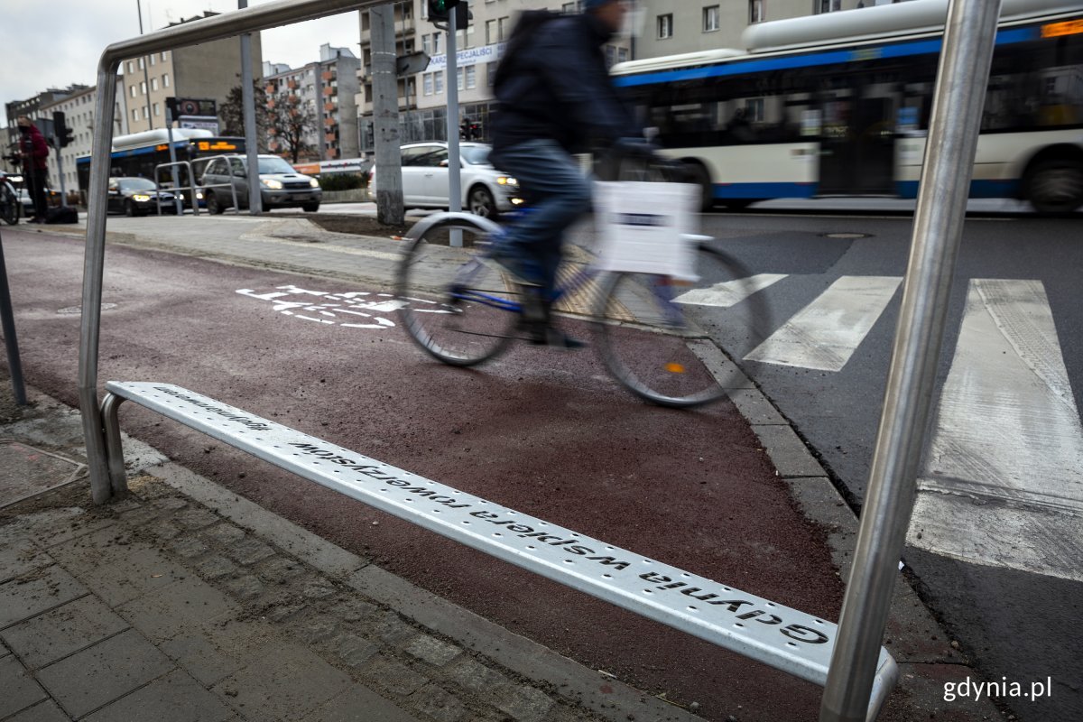 Coraz więcej osób w Gdyni wybiera jednoślad jako środek transportu do pracy. Możemy to sprawdzić dzięki licznikom rowerowym i otwartym danym // fot. gdynia.pl