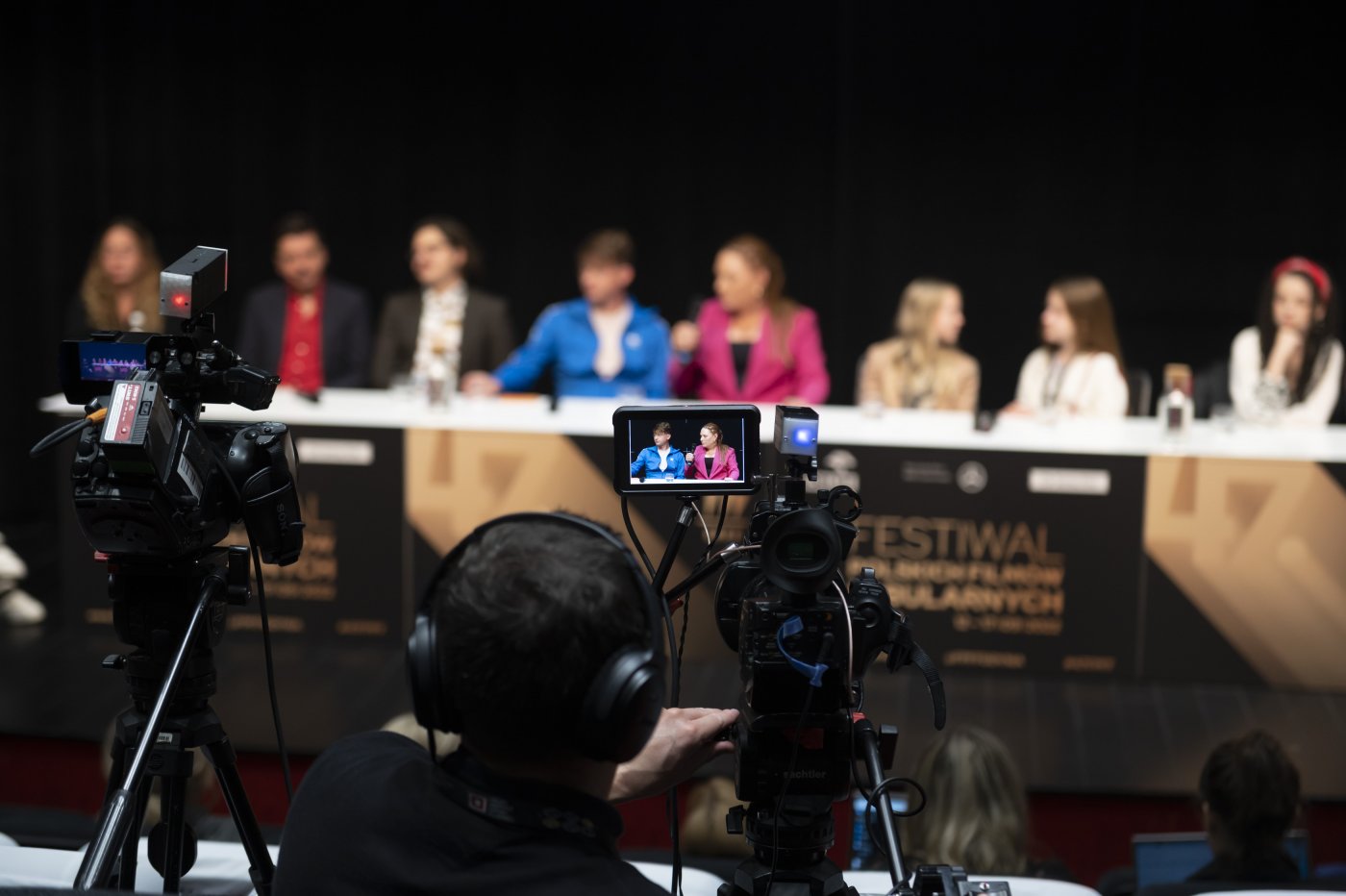 Konferencje prasowe - we wtorek odbyło się ich aż pięć. Do tego 19 spotkań z twórcami dla publiczności. Tak minął drugi dzień 47. FPFF, fot. Anna Bobrowska / mat. prasowe FPFF