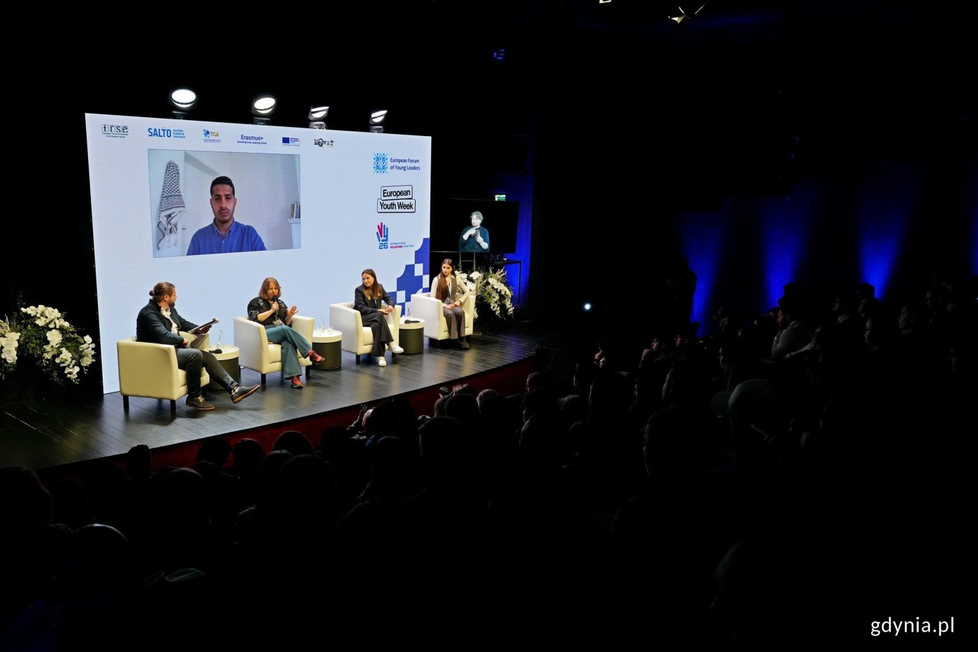 Uczestnicy Europejskiego Forum Młodych Liderów podczas panelu dyskusyjnego (fot. Magdalena Czernek)