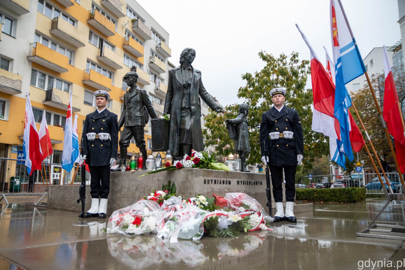 Posterunek honorowy przy pomniku Gdynian Wysiedlonych // fot. Paweł Kukla