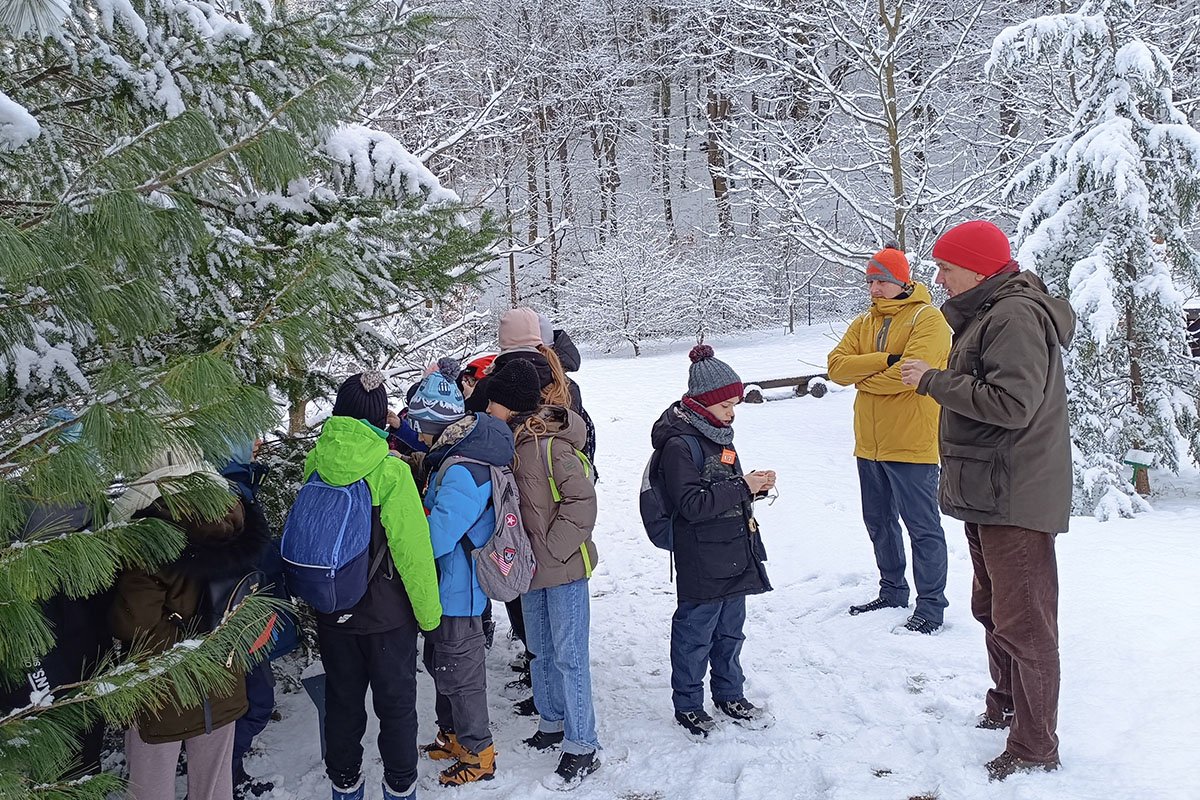 Gdyńska młodzież podczas zeszłorocznej Akcji Zima w Gdyni w Leśnym Ogródzie Botanicznym Marszewo (fot. Katarzyna Balcerzak)